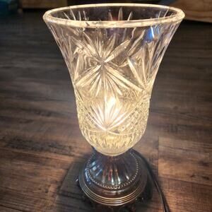 Vintage Side Table Cut glass beautiful classic look tested and works Lamp T
